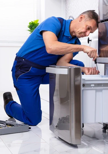 Repair the freezer in the refrigerator